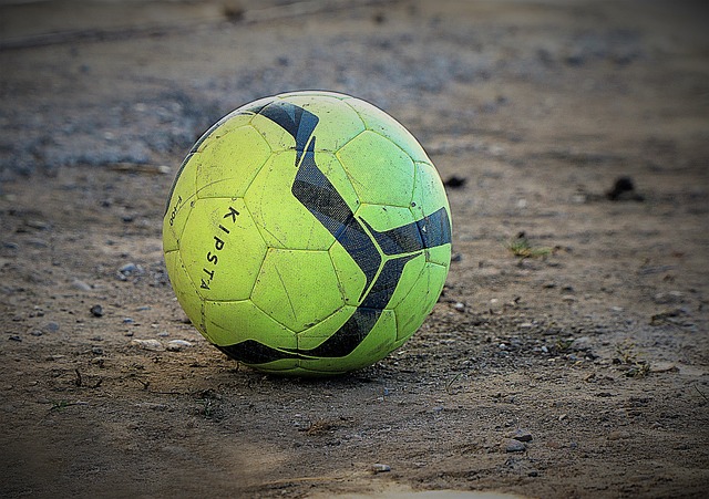 两名前锋需 两名前锋需